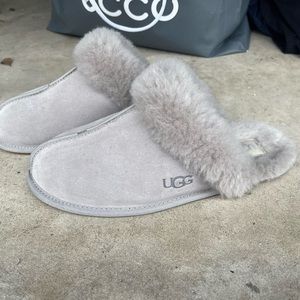 UGG Australia slides size 9